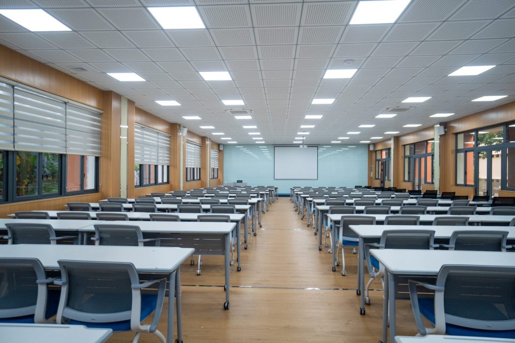 Giảng đường nhà A1 Trường Đại học Khoa học Xã hội và Nhân văn TP.HCM do Scala thi công nội thất (ảnh 1)