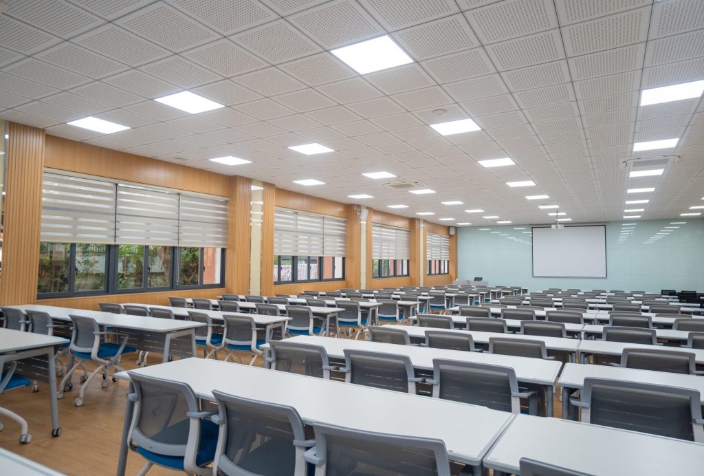 Giảng đường nhà A1 Trường Đại học Khoa học Xã hội và Nhân văn TP.HCM do Scala thi công nội thất (ảnh 2)