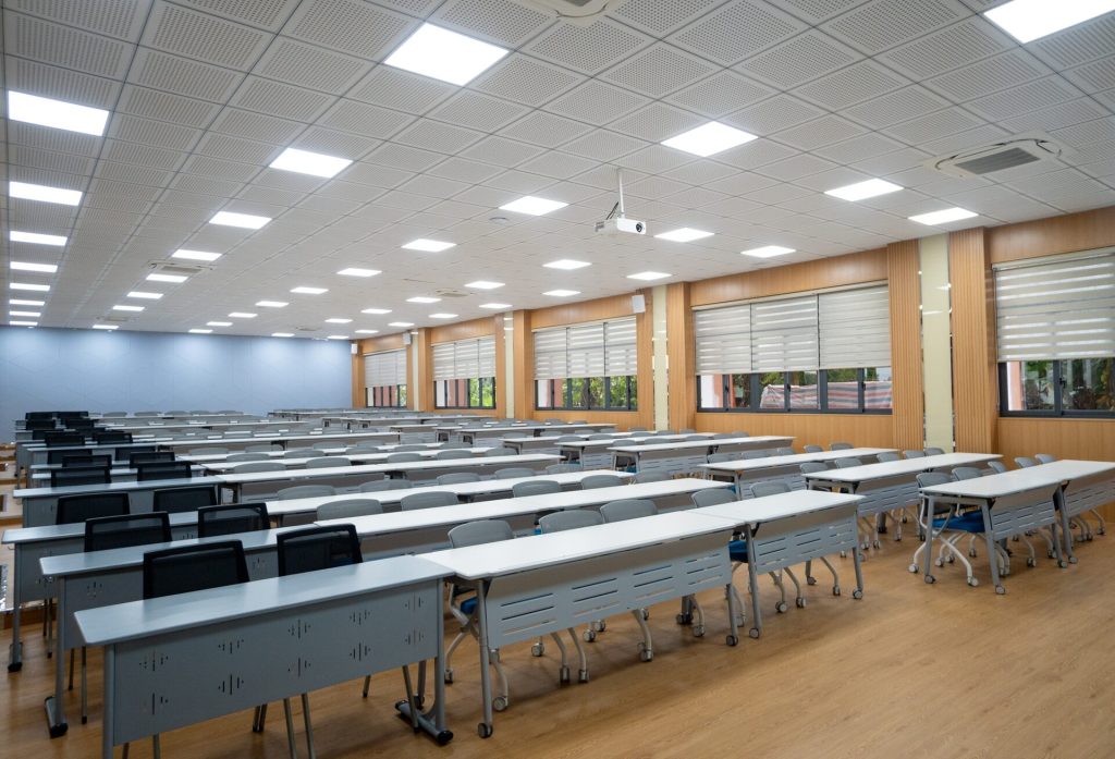 Giảng đường nhà A1 Trường Đại học Khoa học Xã hội và Nhân văn TP.HCM do Scala thi công nội thất (ảnh 5)