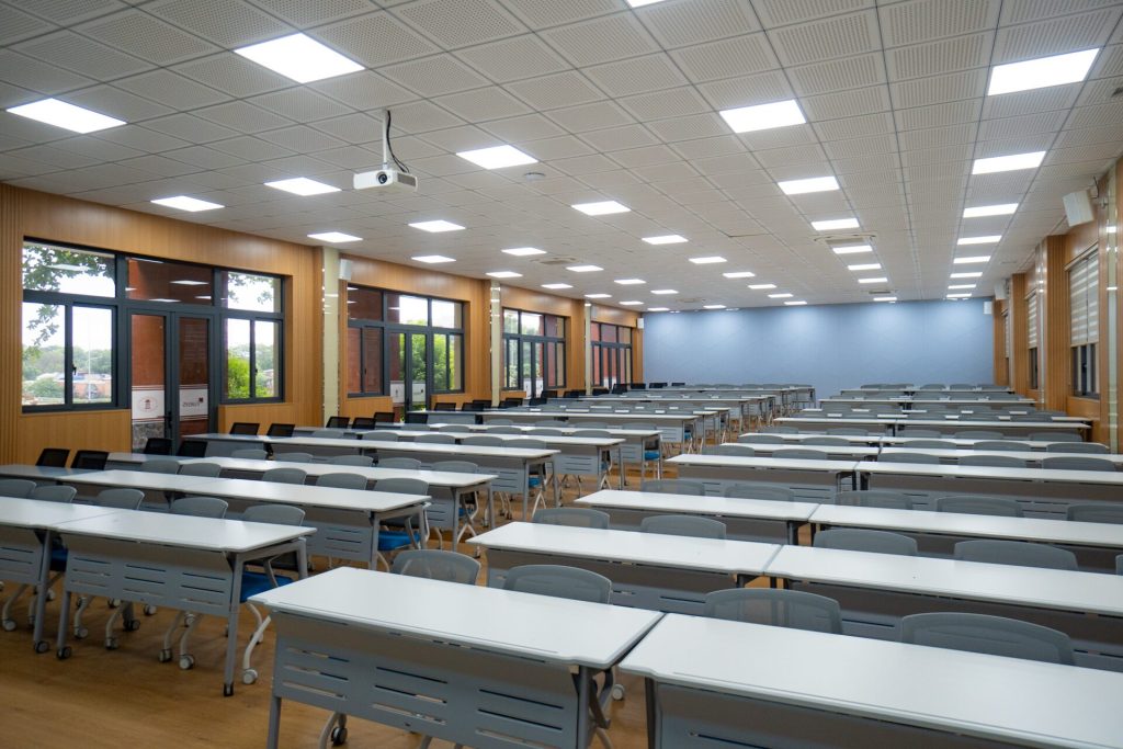Giảng đường nhà A1 Trường Đại học Khoa học Xã hội và Nhân văn TP.HCM do Scala thi công nội thất (ảnh 6)