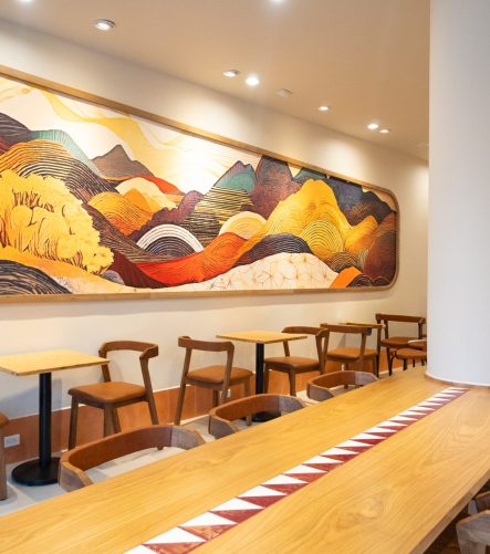Cửa hàng Highlands Coffee Nha Trang do Scala thiết kế và thi công nội thất (ảnh 3)