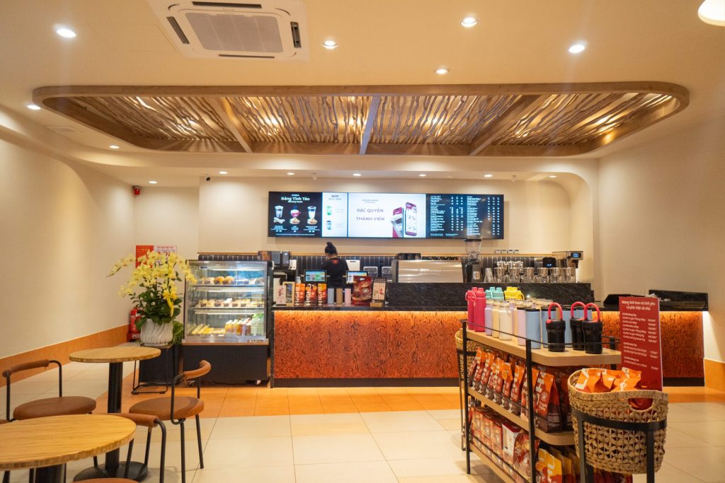Cửa hàng Highlands Coffee Nha Trang do Scala thiết kế và thi công nội thất (ảnh 7)