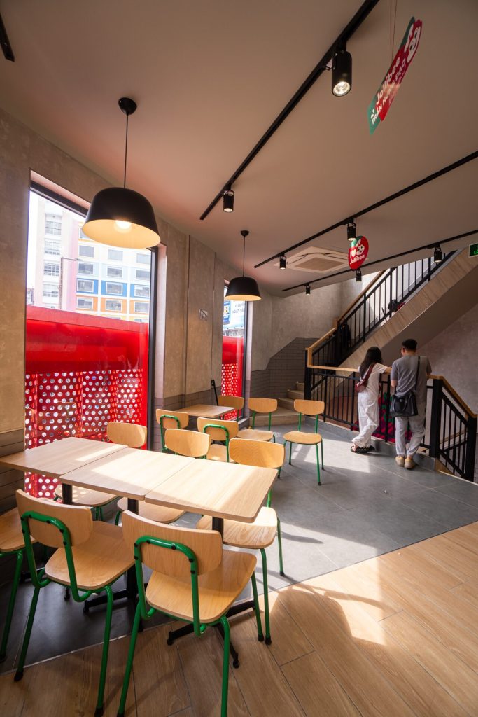 Cửa hàng Jollibee Trần Hưng Đạo do Scala thi công nội thất (ảnh 5)