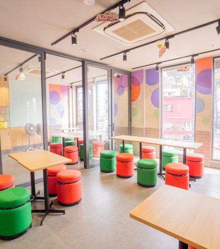 Cửa hàng Jollibee Trần Hưng Đạo do Scala thi công nội thất (ảnh 7)