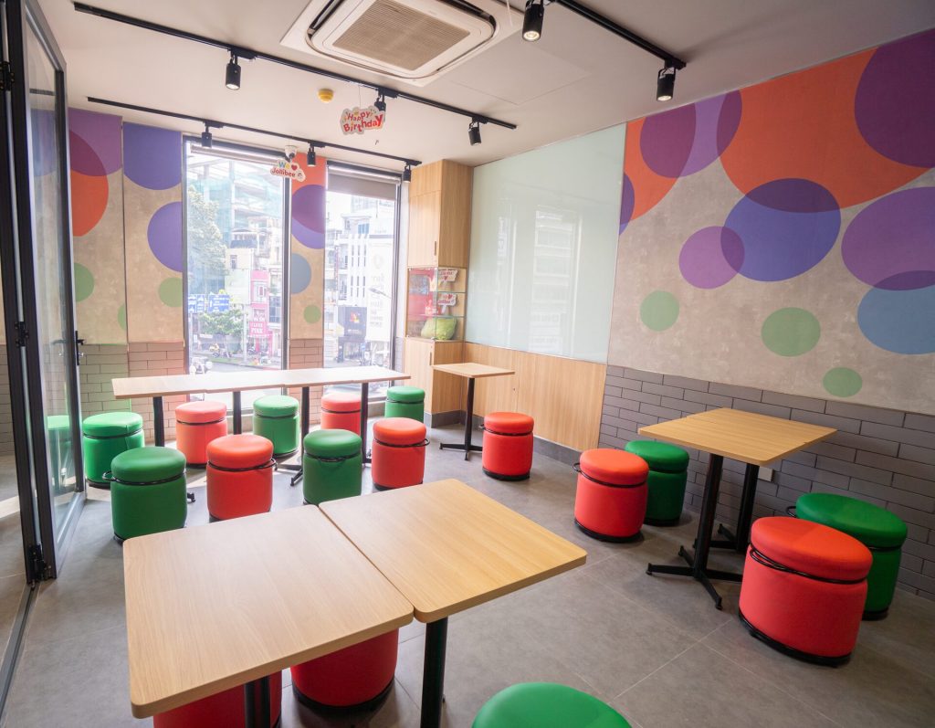 Cửa hàng Jollibee Trần Hưng Đạo do Scala thi công nội thất (ảnh 8)